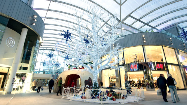 C_4 Christmas display at main crossroads within the Centre