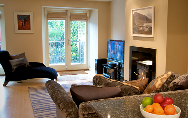 EA_3 Example of an Edinburgh Apartment lounge